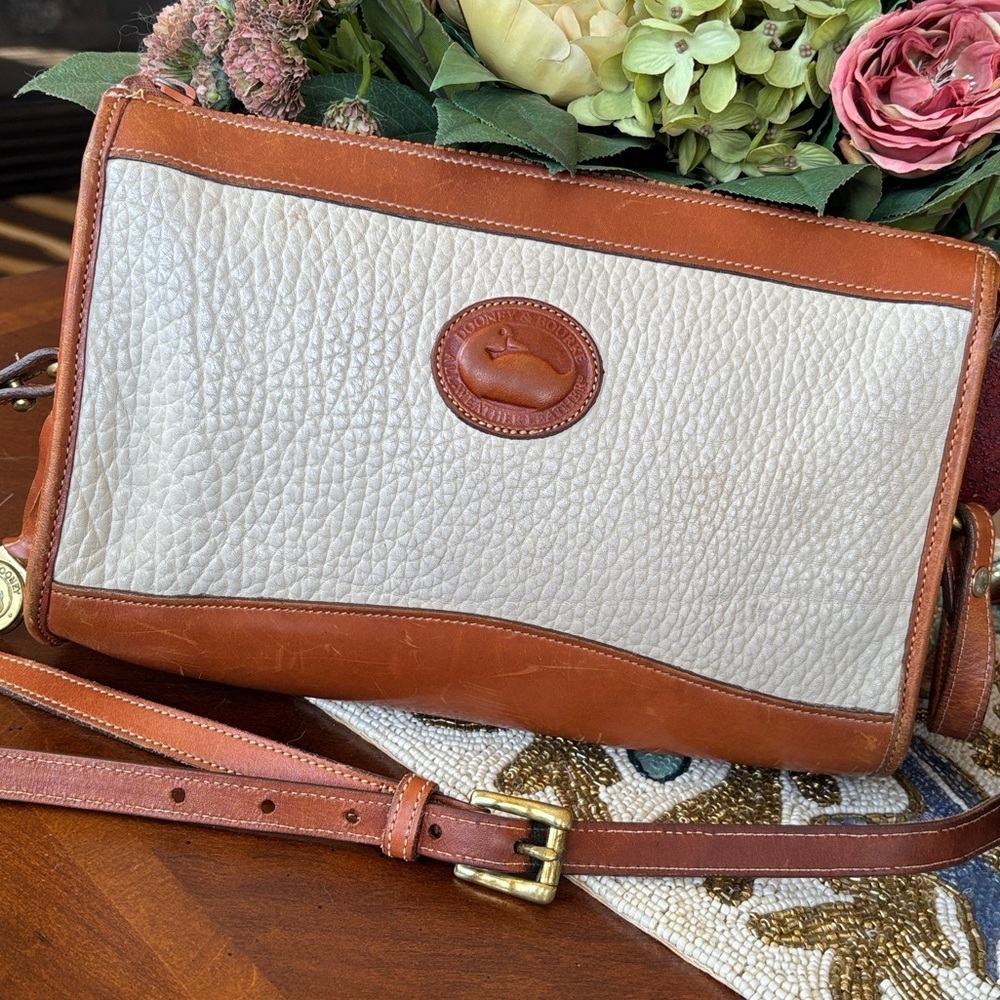 Vintage Dooney & Bourke All-Weather Pebbled Leather Zippered Crossbody Purse 80s - Picture 4 of 16